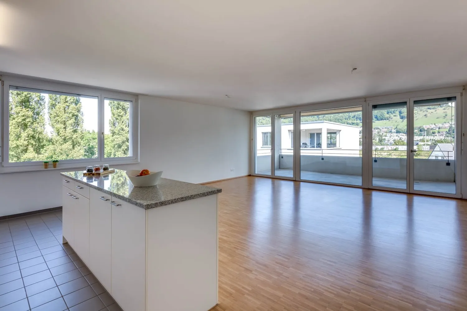 Moderne und grosszügige Wohnung (ca. 95m2) mit eigenem Waschturm