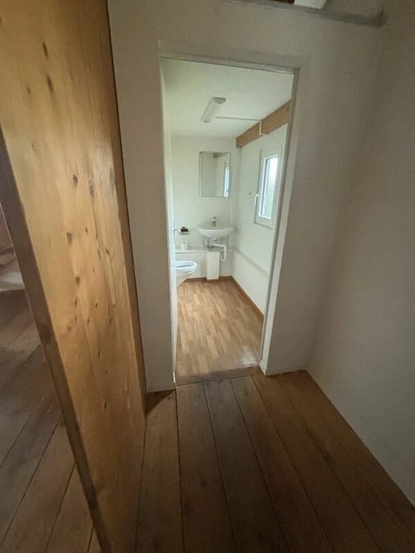 Freistehendes umgebautes Bauernhaus mit Wohn-/Gewerbeteil in der Freihaltezone