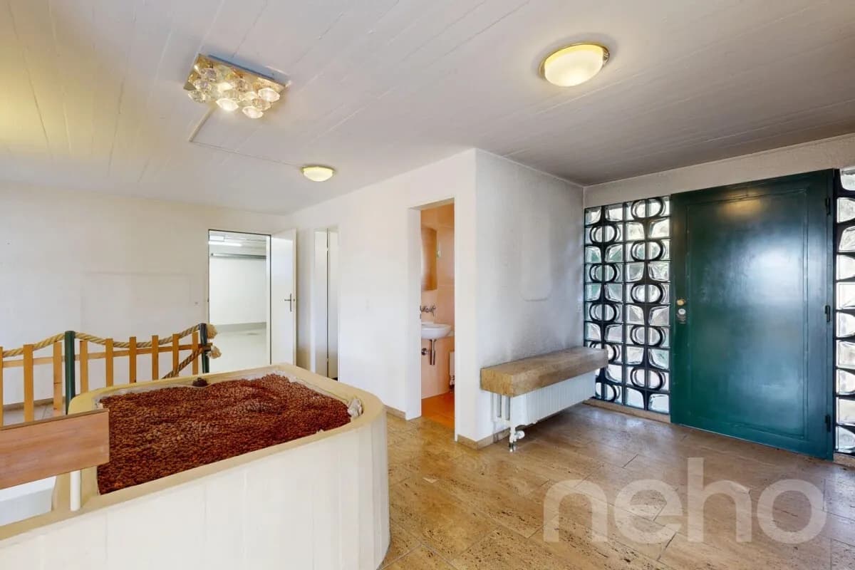 Villa mit Innenpool -  Wohntraum mit Weitsicht und Potenzial