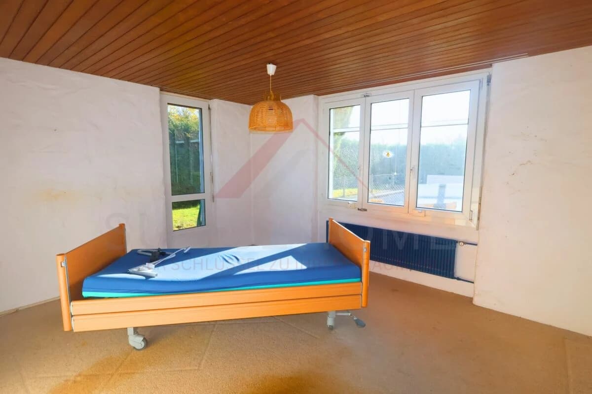 Grosszügiges Einfamilienhaus mit Seesicht und Pool