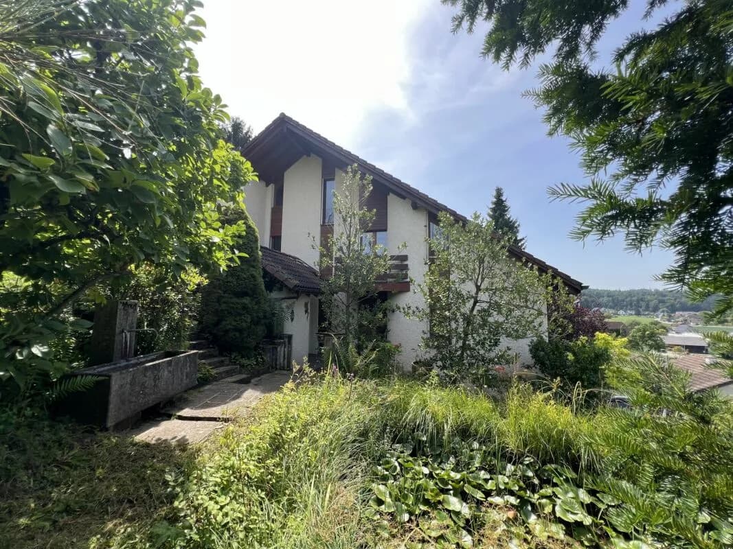 Freistehendes Einfamilienhaus mit Einliegerwohnung