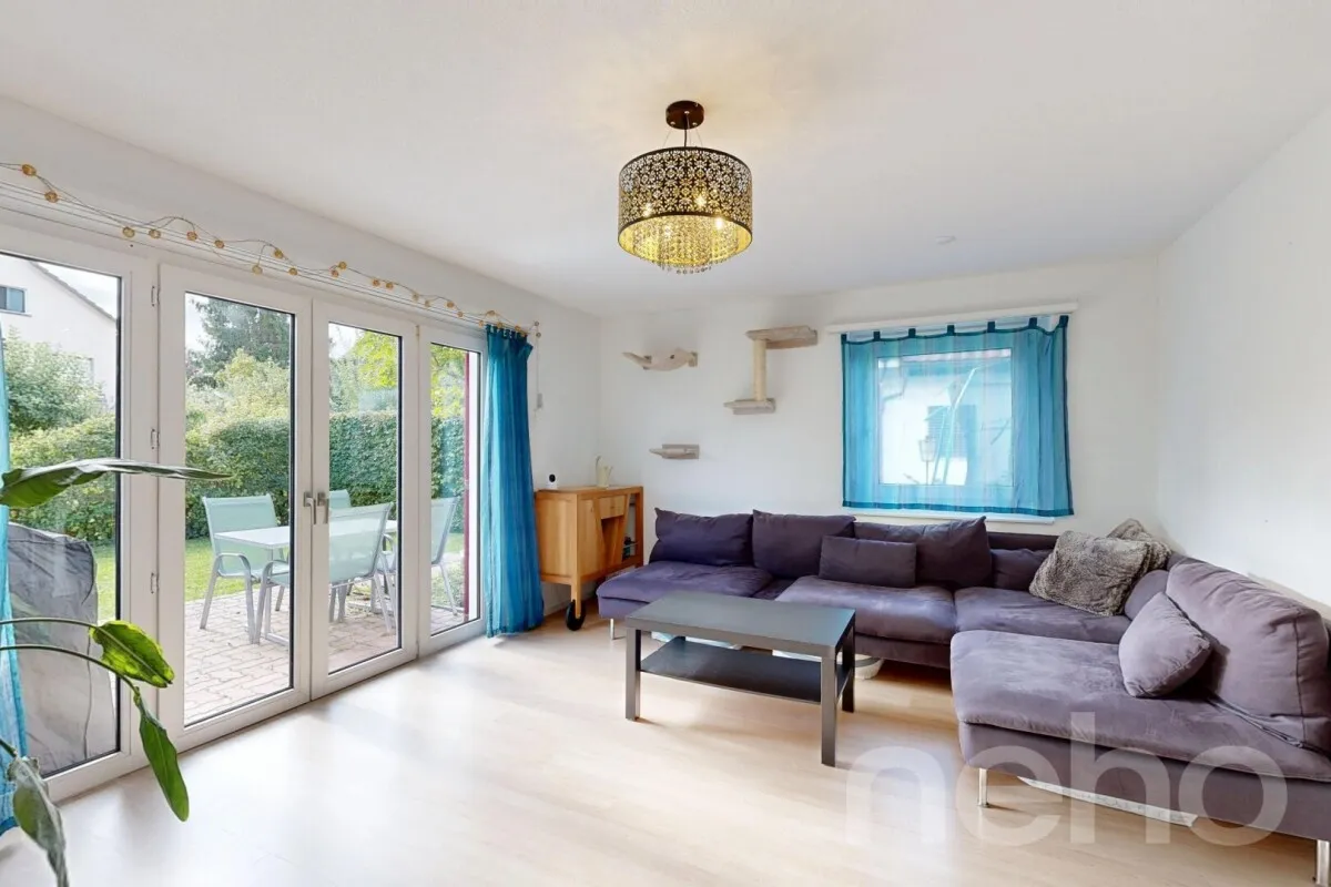 Moderne 4.5 Zimmer Doppelhaushälfte mit Garten und Teils Weitblick