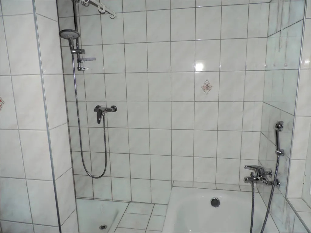 Grosszuegige 3.5-Zimmer-Wohnung mit sonnigem Balkon in Schnotwill