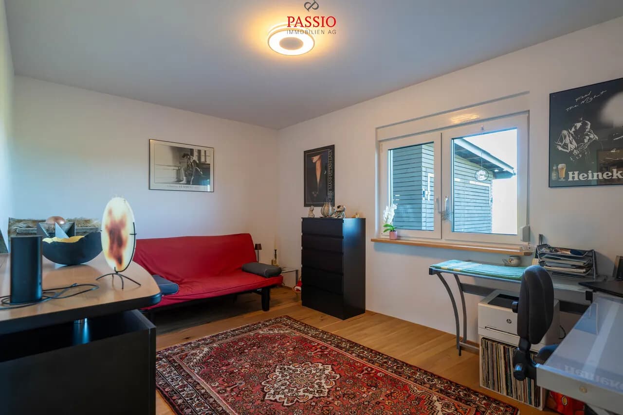 8.5-Zimmer-Mehrfamilienhaus mit 3 Wohnungen an unverbaubarer Lage