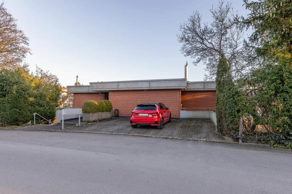 Grosse Sonnenterrasse plus Cheminée im exklusives Terrassenhaus beim Lindli