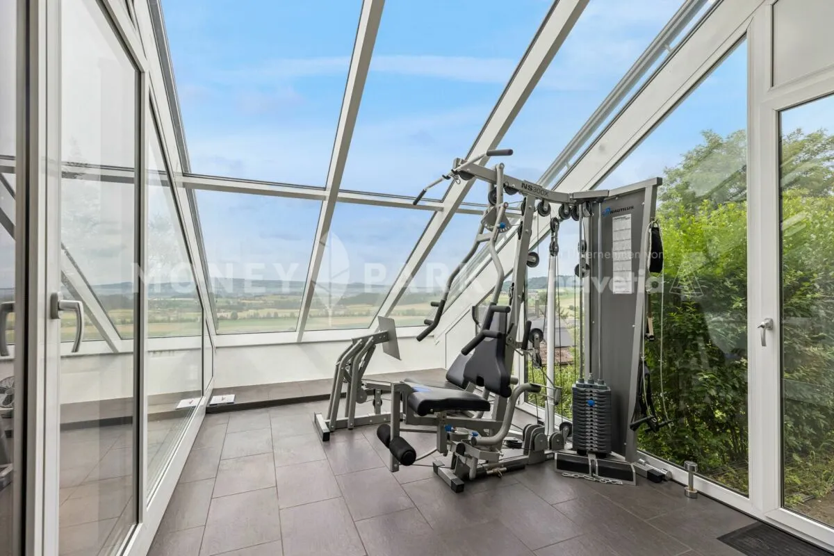 4.5-Zimmer-Terrassenwohnung mit herausragender Panoramasicht und Wintergarten