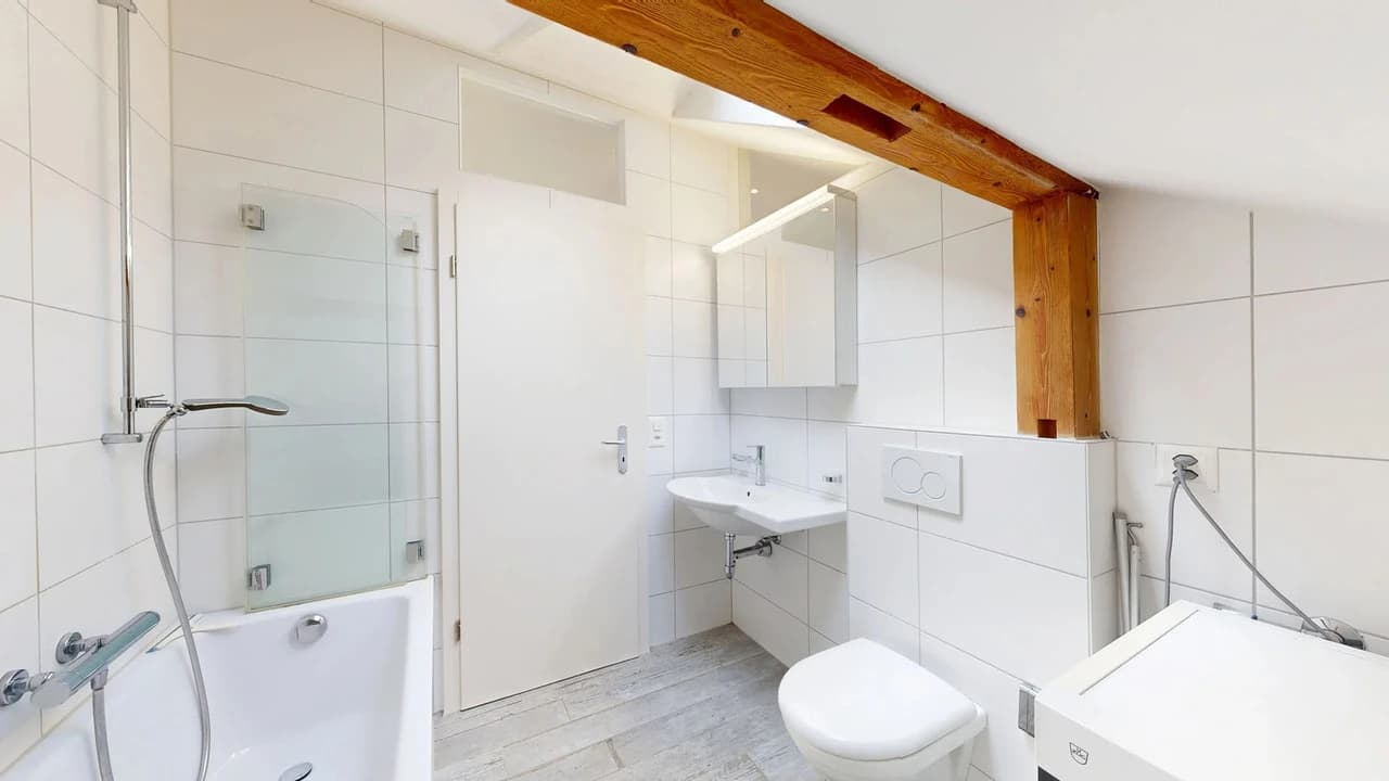 Charmante 2.5-Zimmer-Dachwohnung mit stilvollen Sichtbalken