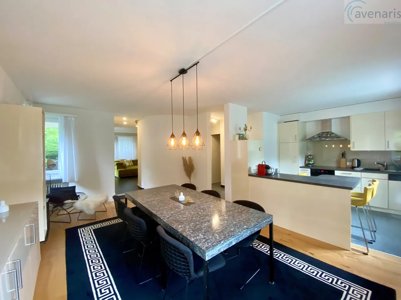 Modernes und geräumiges Doppeleinfamilienhaus an ruhiger Lage