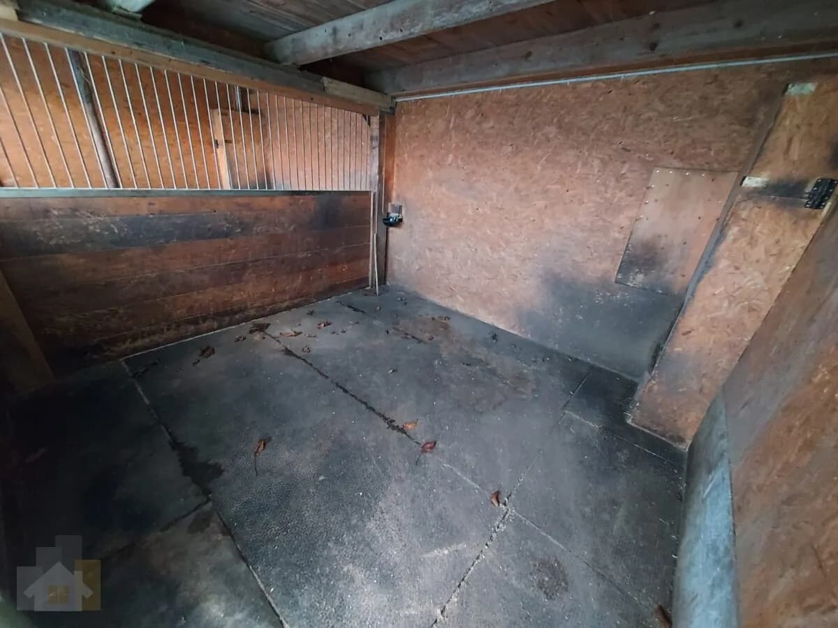 Selbstversorger Stall mit Auslauf für zwei Pferde zusammen