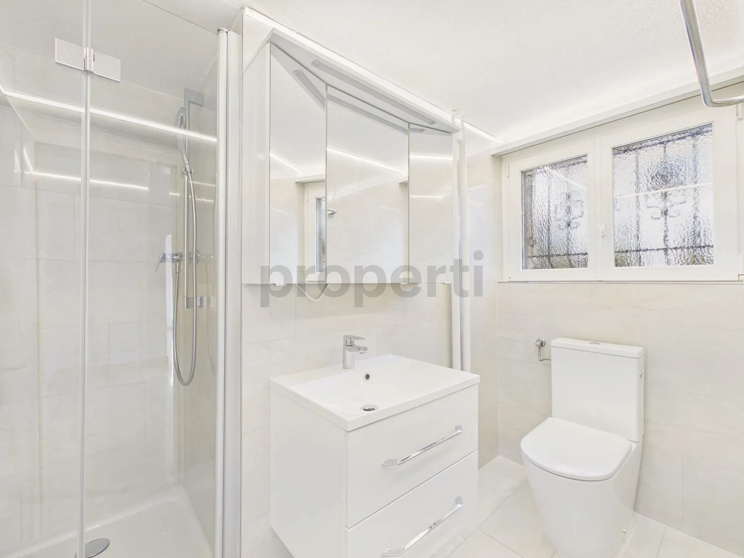 Modernes 5.5-Zimmer-Einfamilienhaus mit Balkon, Freienbach