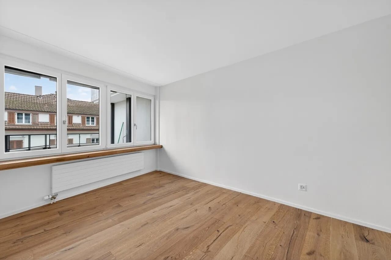 Erstvermietung: Kernsarnierte 3.5-Zimmer-Wohnung mit Berg & Seeblick