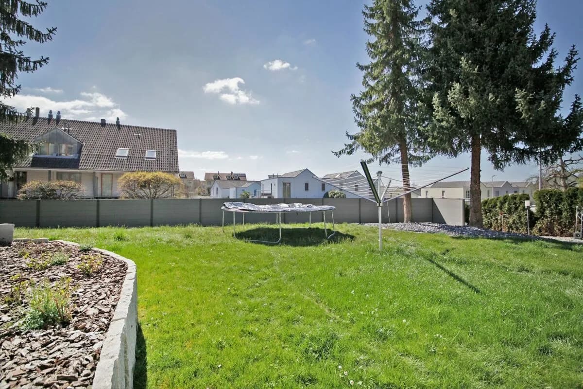 Gehobene 2.5-Zimmerwohnung mit riesigem Garten!