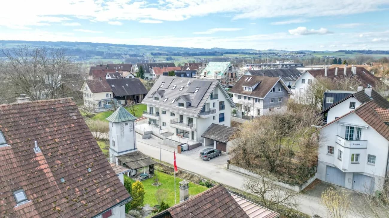 Charmante 4.5-Zimmer-Dachmaisonette mit zwei sonnigen Balkonen