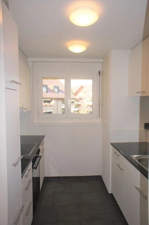 Grosszügig und modern mit grossem Balkon im Grünen!