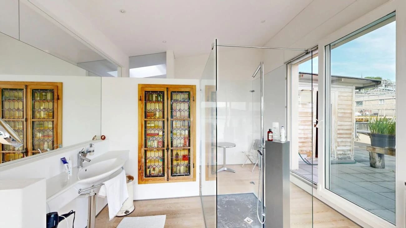 Wohn- und Geschäftshaus: Charmantes Zuhause mit Panoramablick über den Sempachersee