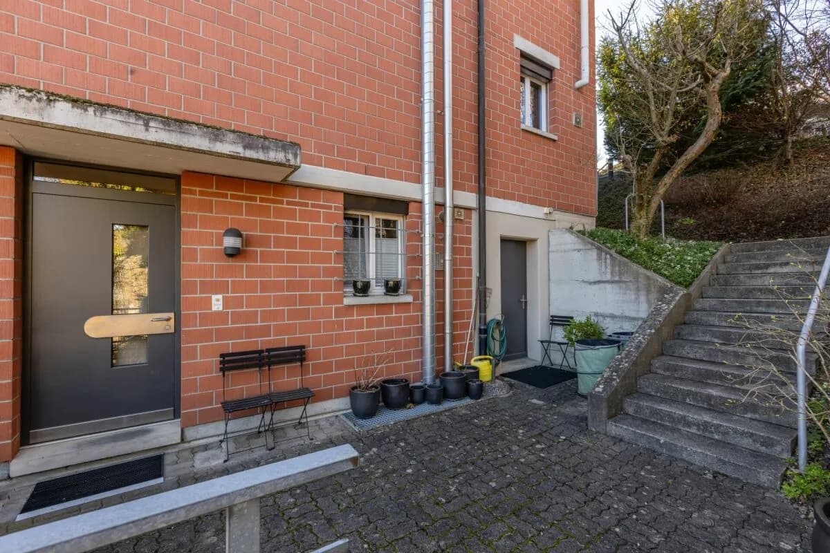 Grosse Sonnenterrasse plus Cheminée im exklusives Terrassenhaus beim Lindli