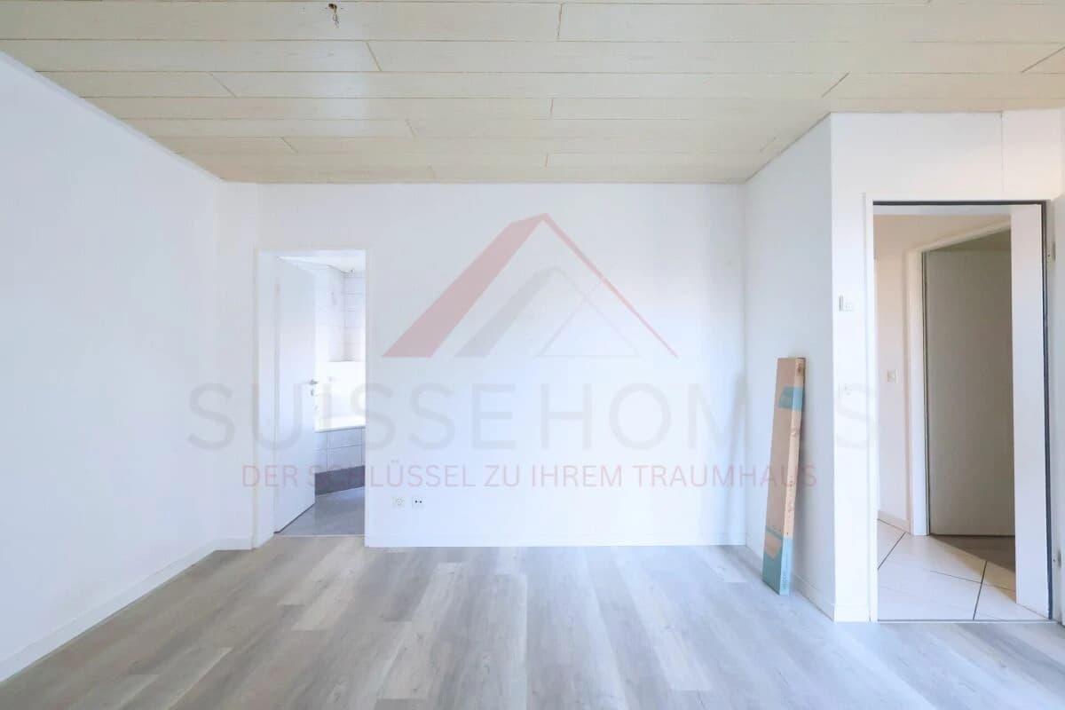 Moderne 4.5-Zimmer-Erdgeschosswohnung mit 36 m² Sitzplatz, Einzelgarage und stufenlosem Zugang in Studen BE