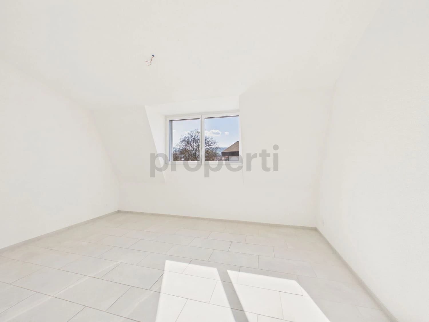 Moderne 4.5-Zimmer-Attikawohnung mit Balkon, Aesch