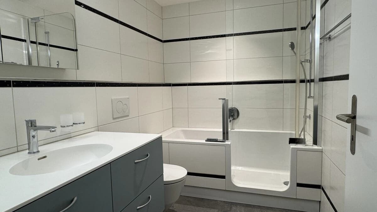 Moderne 3.5 Zimmer Wohnung mit Gartenanteil!