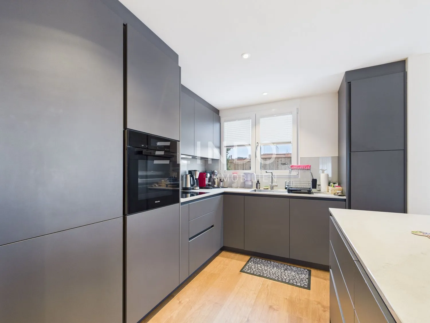 Frisch renovierte 3.5-Zimmer-Gartenwohnung mit Weitsicht in Kilchberg