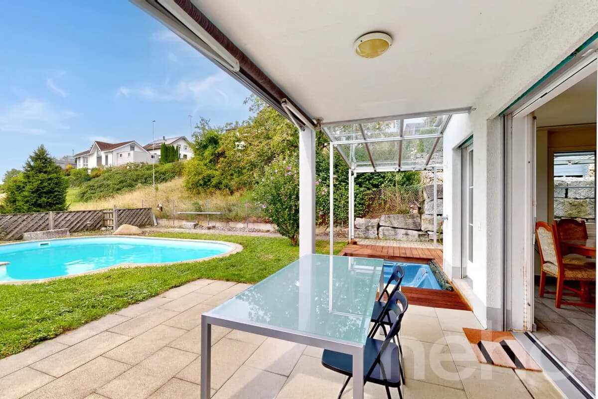 Wohnen am Hallwilersee: Eckreihenhaus mit Pool