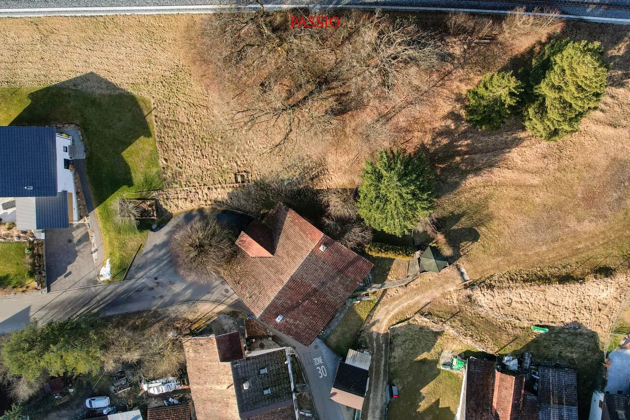 Grosses 8-Zimmer-Bauernhaus mit Gartenidylle und viel Potenzial