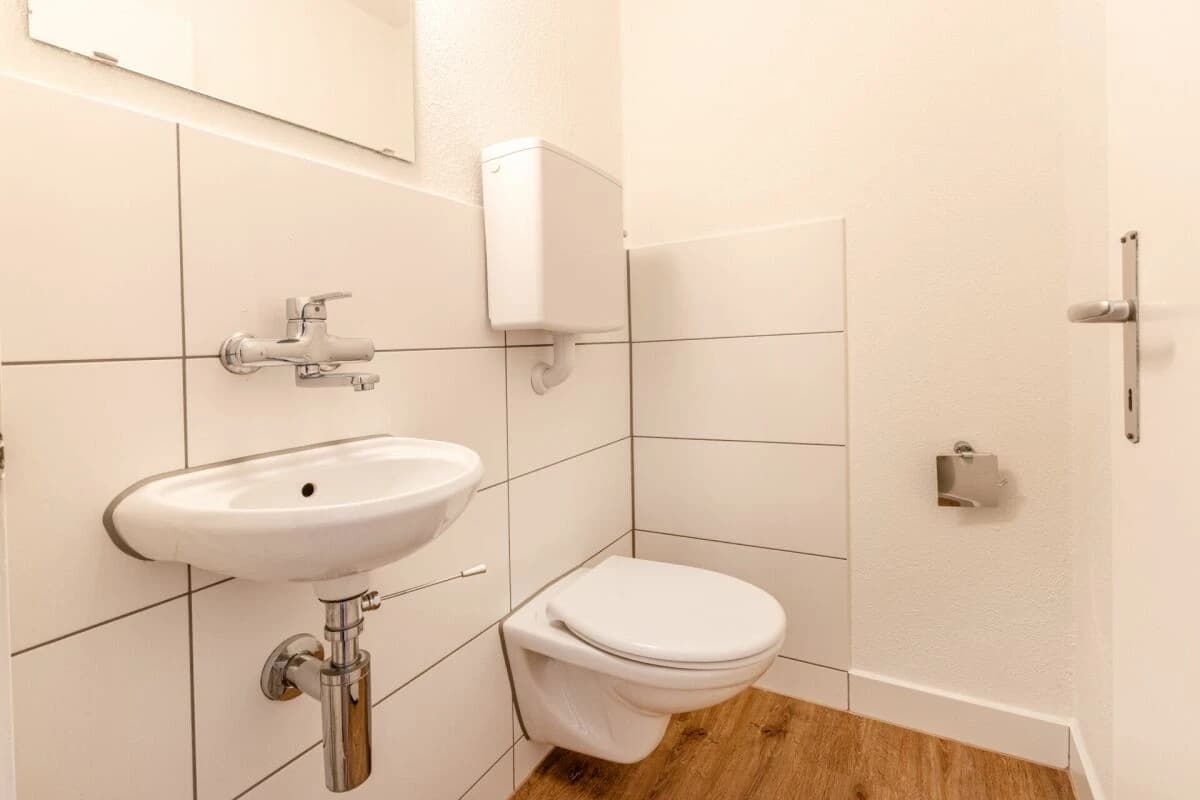 Renoviertes 5-Zimmer Mittelhaus mit Aussenparkplatz im beliebten Nägelseequartier