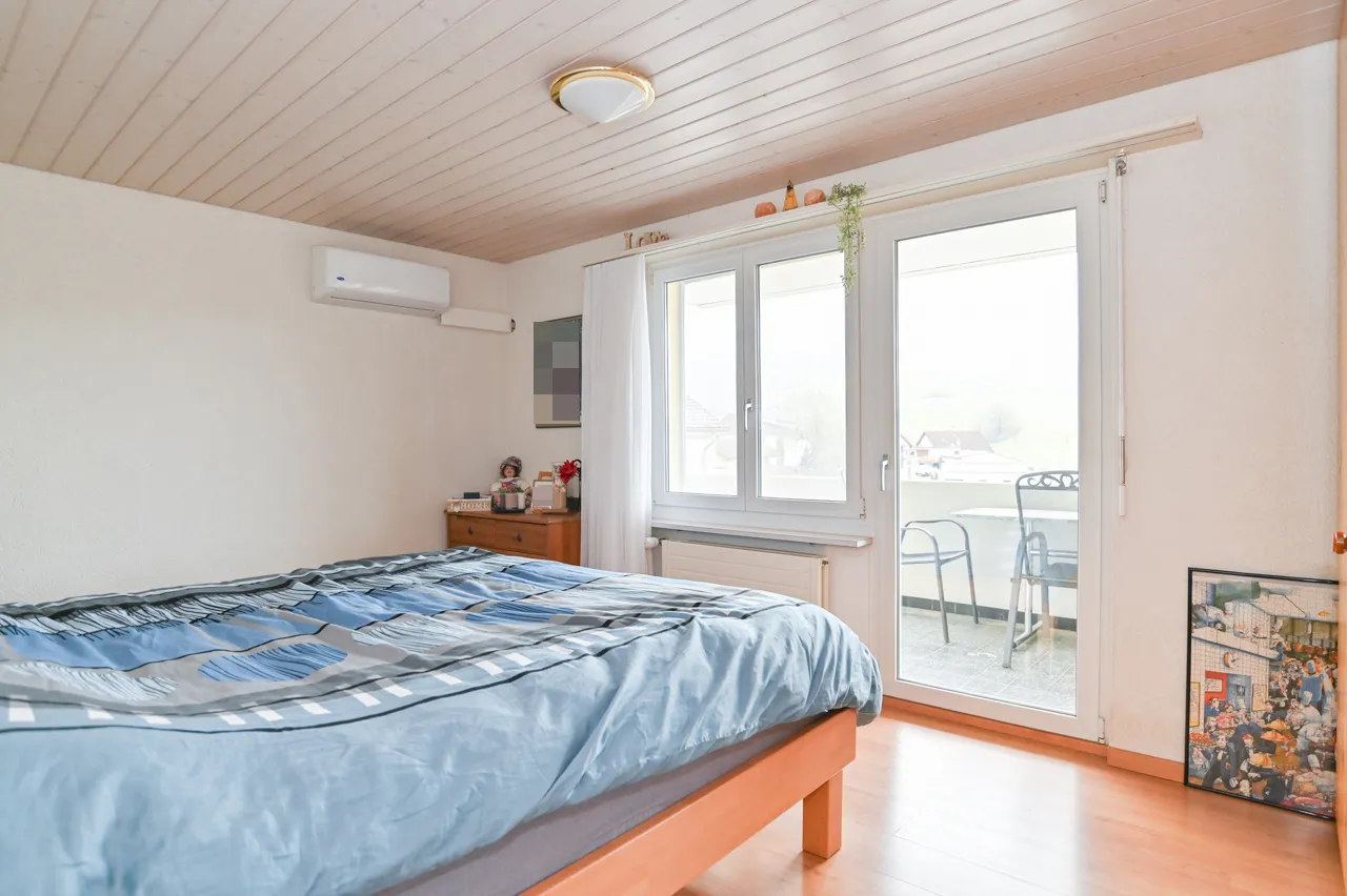 Sonnige Aussichtslage - Familienhaus mit grossem Parkplatzangebot