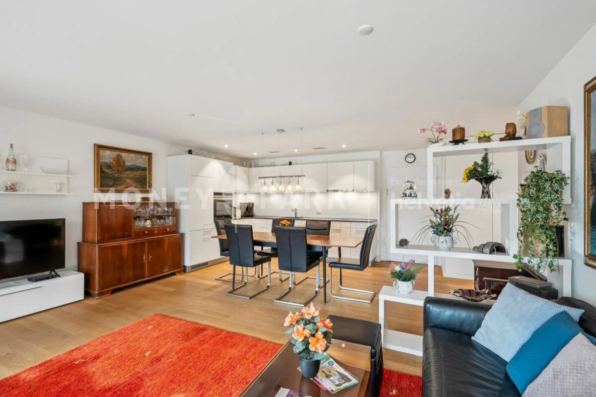 Charmante 2.5-Zimmer-Gartenwohnung mit riesigem Privatgarten