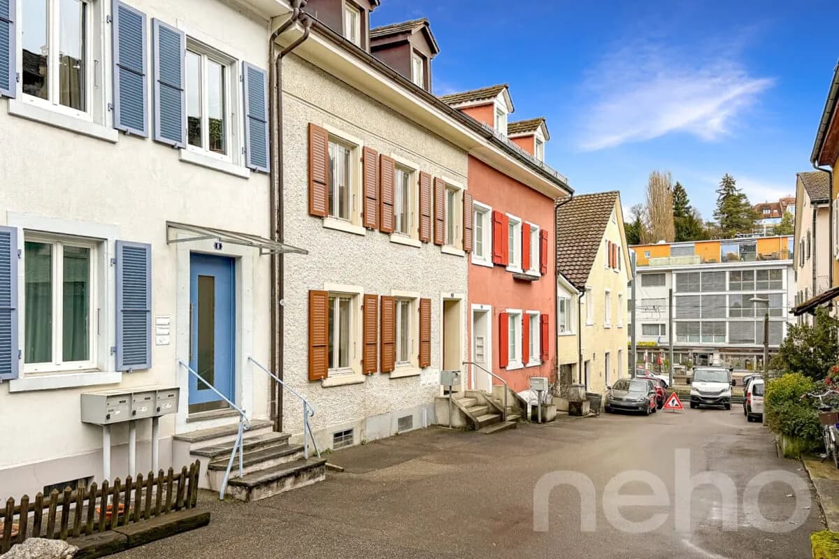 Wohnhaus mit Entwicklungspotenzial an zentraler Lage in Binningen