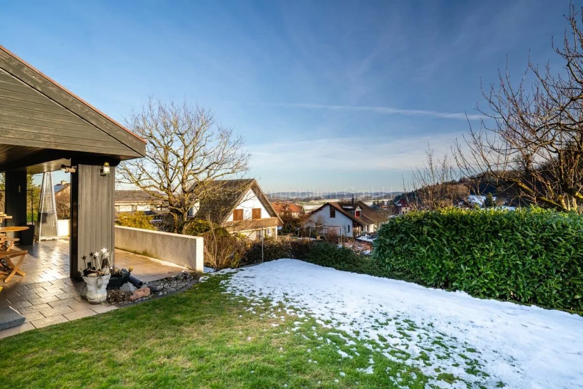 Freistehendes 7-Zimmer Einfamilienhaus mit viel Potenzial