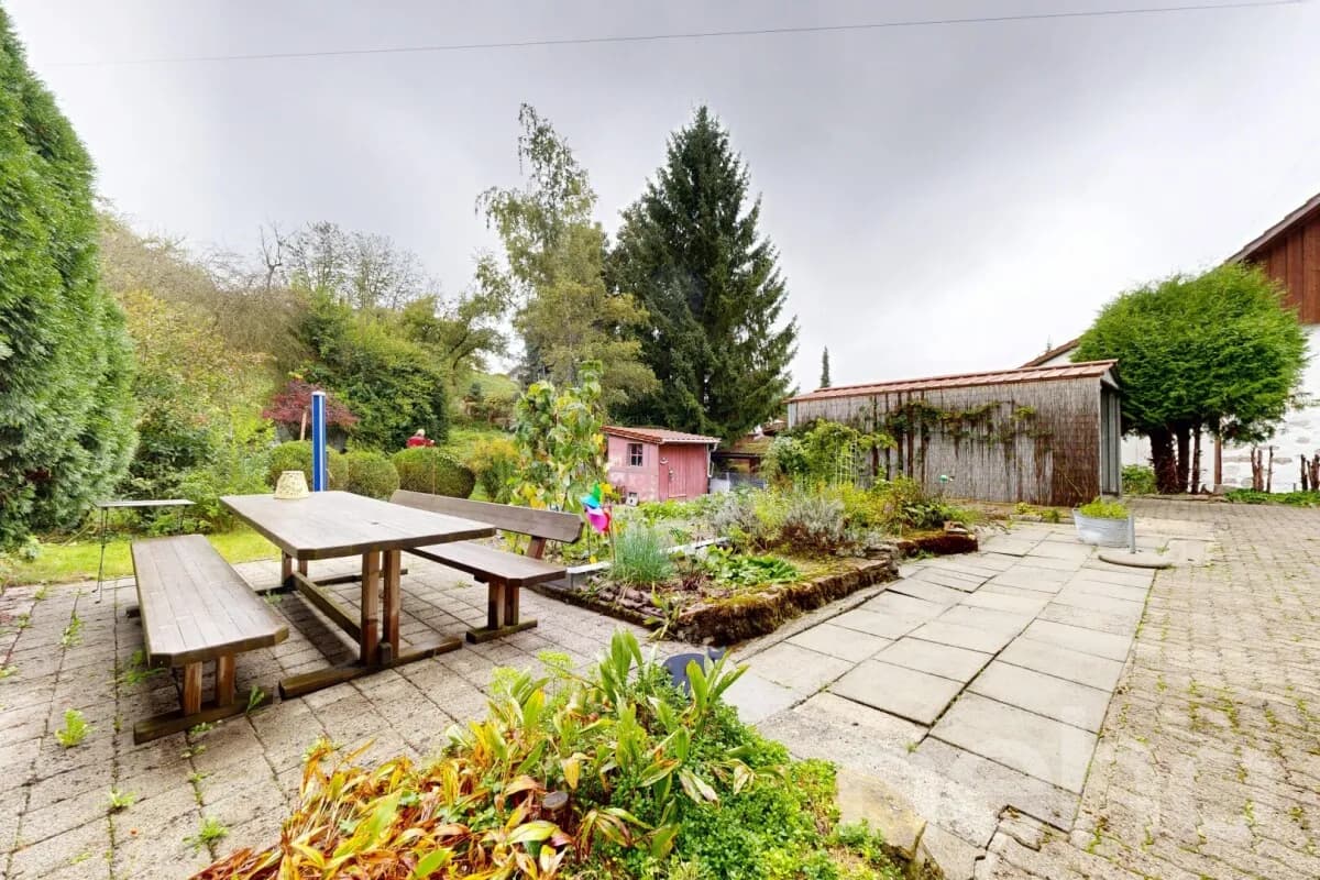 Maison familiale Atypique Rénovée avec jardin et garage indépendant