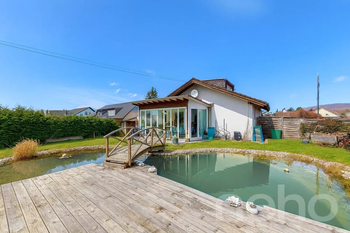 Einfamilienhaus mit grossem Garten, Wintergarten und Teich