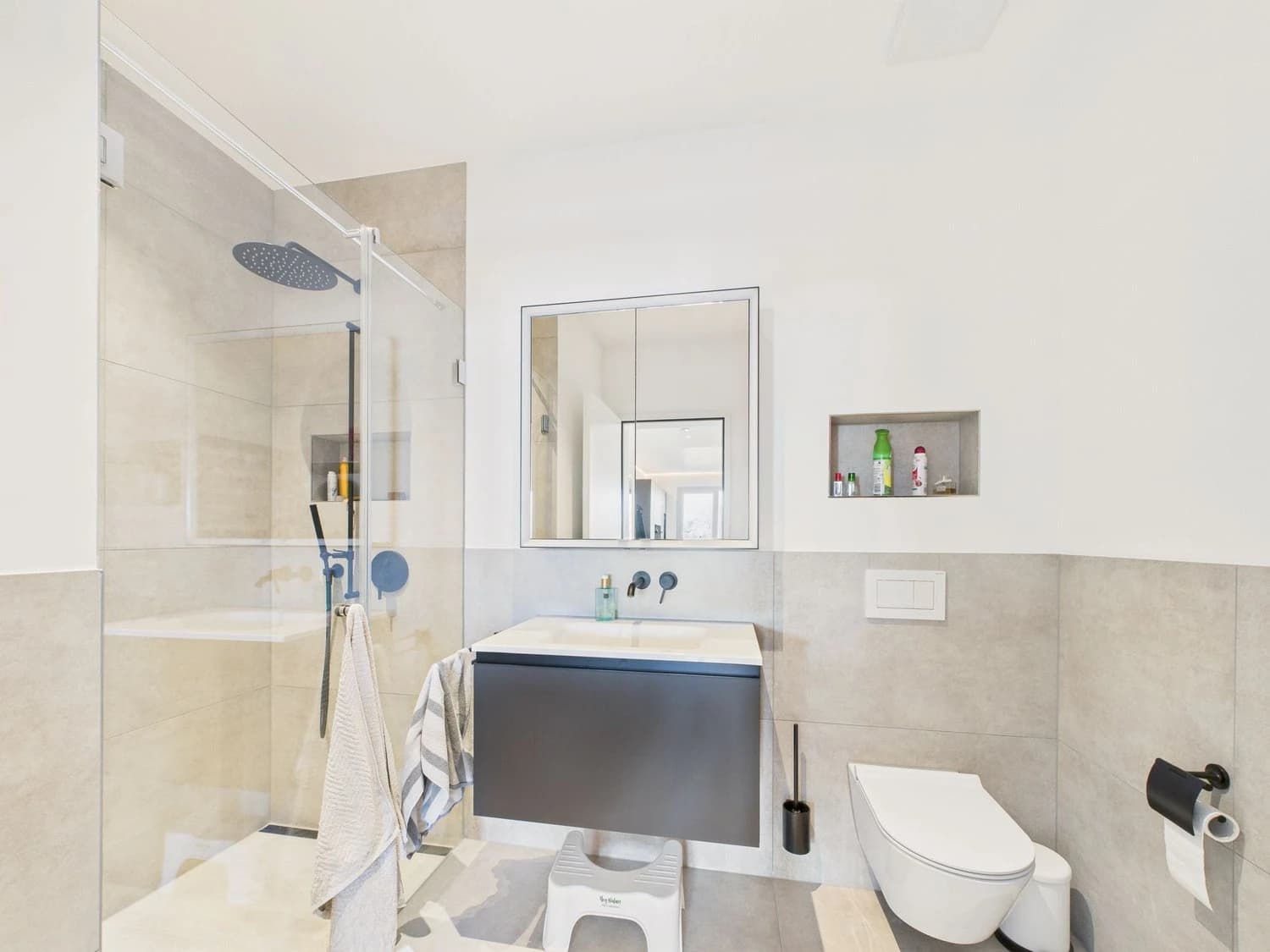 Exklusive 5.5-Zimmer-Neubau-Wohnung mit Kamin, Sauna und Seeblick in Bottighofen