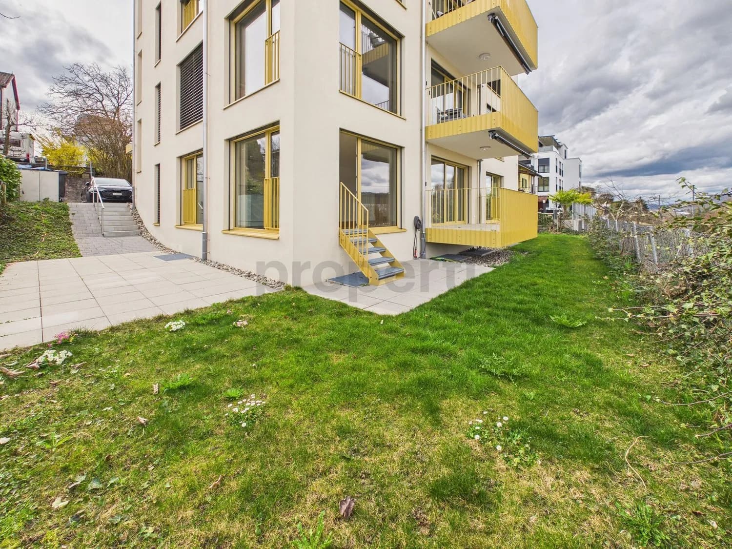 Ihr Traumzuhause in Zürich - Modern, geräumig und mit grüner Oase