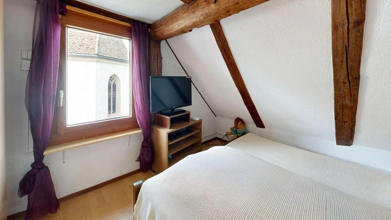 Charmanter Hausteil mit separatem Atelier und grossem Garten