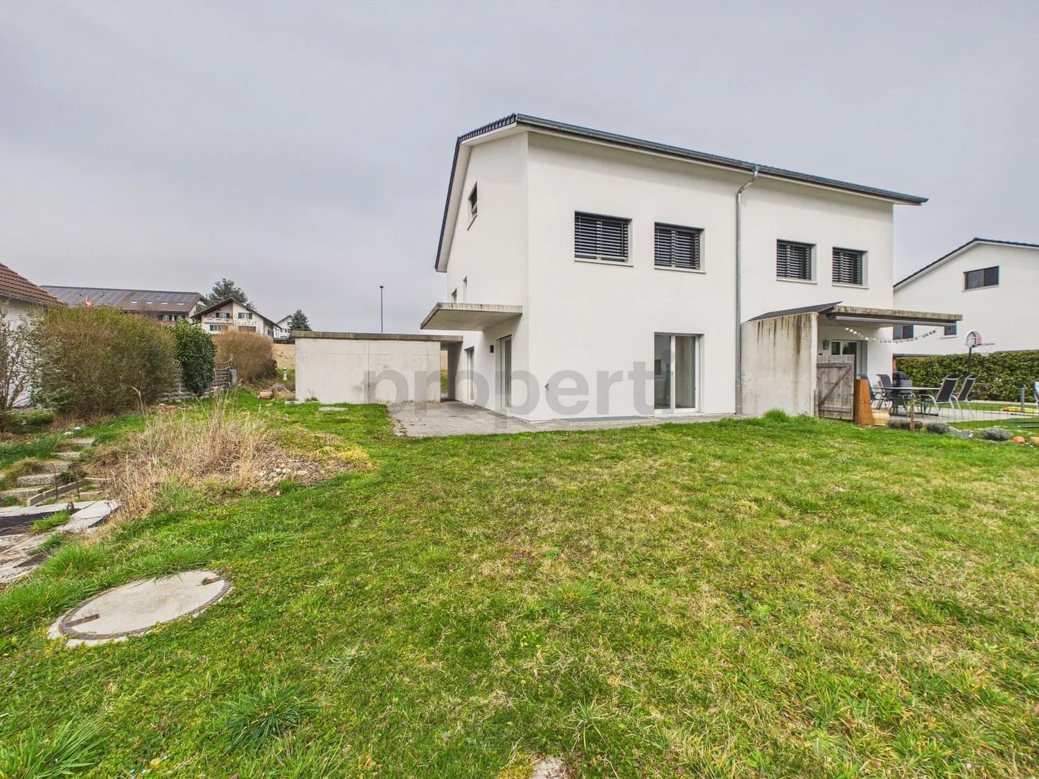 Modernes 5.5-Zimmer-Doppelhaus an ruhiger Lage in Schmitten FR