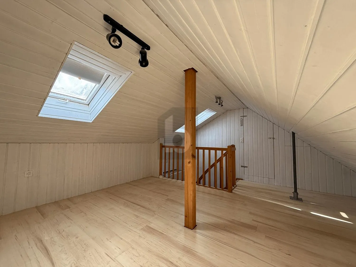 CHARMANT UND HOCHWERTIG AUF ZWEI EBENEN