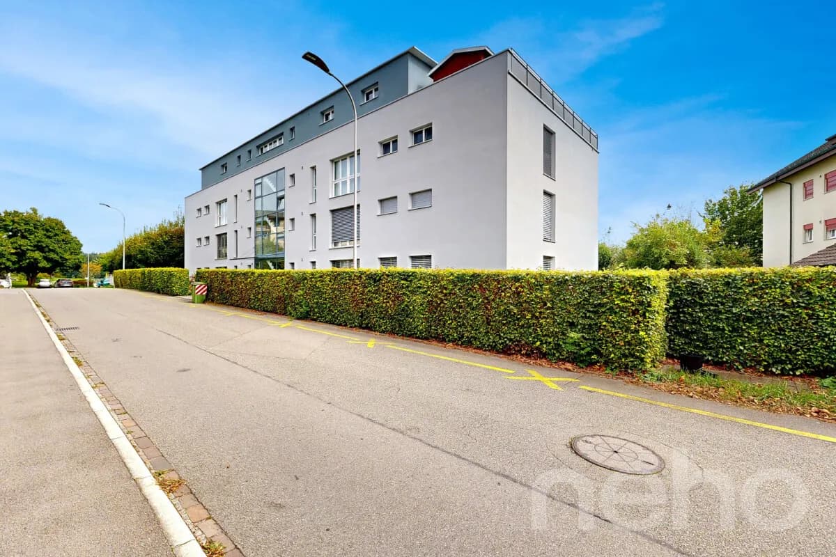 Grosszügige 5.5-Zimmer-Attikawohnung mit Liftzugang und Weitblick