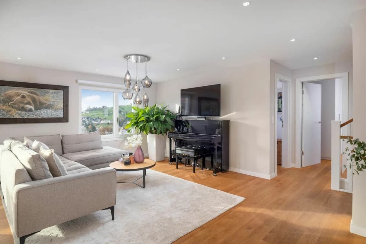 Komplett renoviert, mit Pool und traumhafter Aussicht!