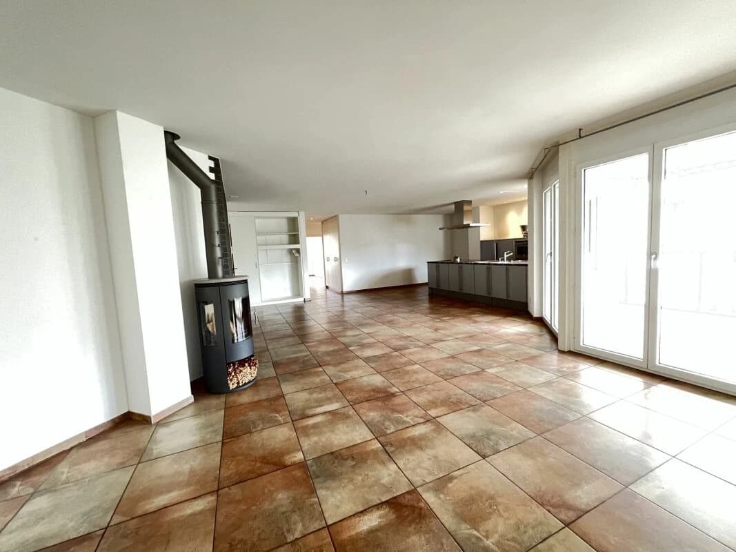 Neu! 4.5 Zi-Eigentumswohnung mit zwei Balkonen und Tiefgaragenplatz