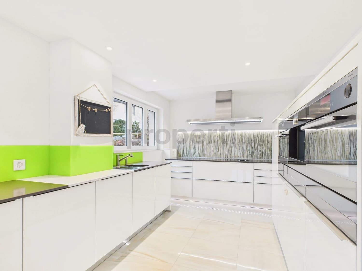 Grosszügiges Einfamilienhaus mit vielseitigem Nutzungskonzept in Weiach