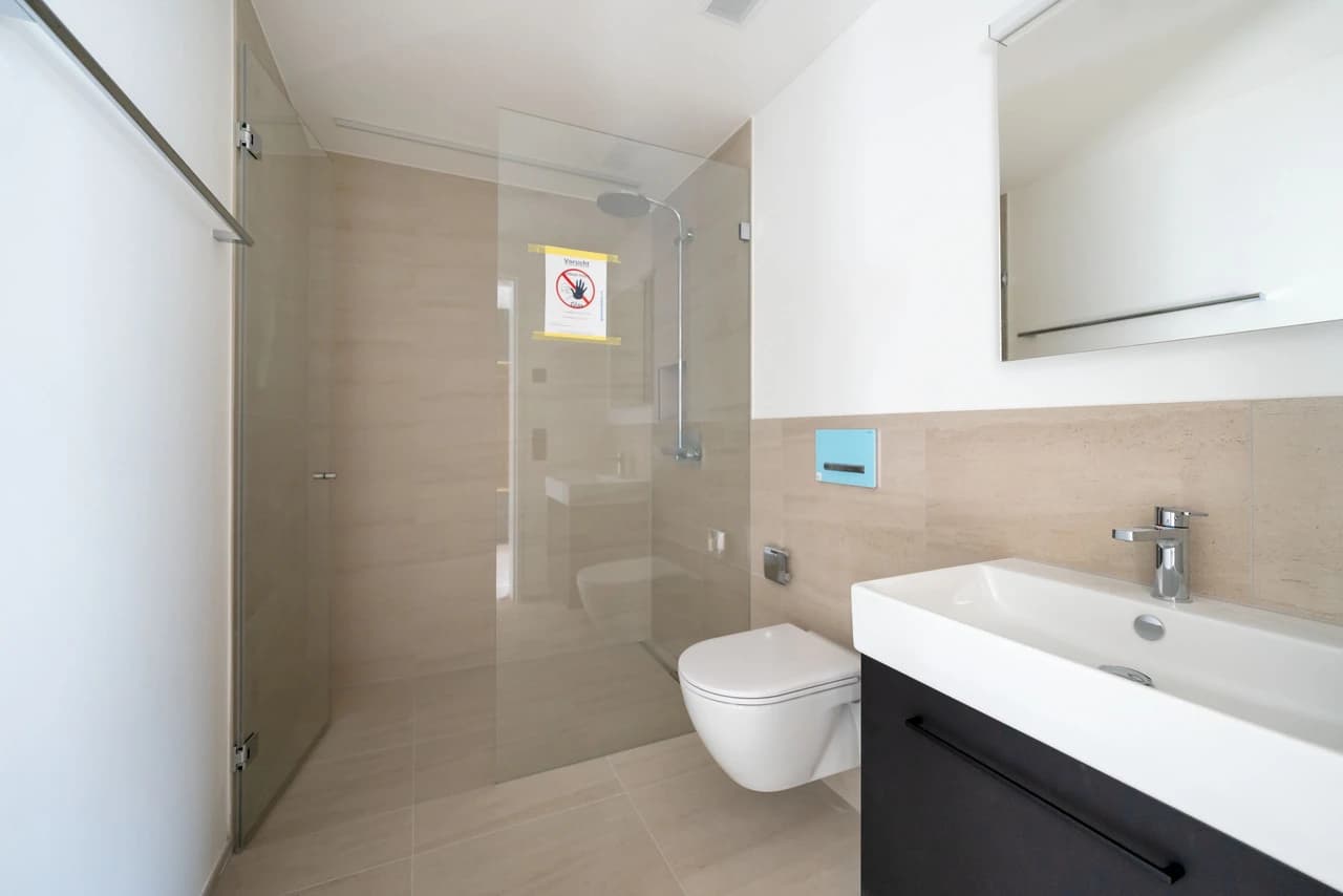 Modernes Studio mit hochwertigem Ausbau und zwei Sitzplätzen