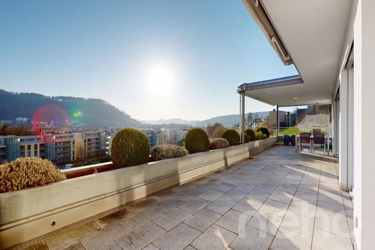 Moderne 4.5 Zimmer Terrassenwohnung mit traumhafter Aussicht