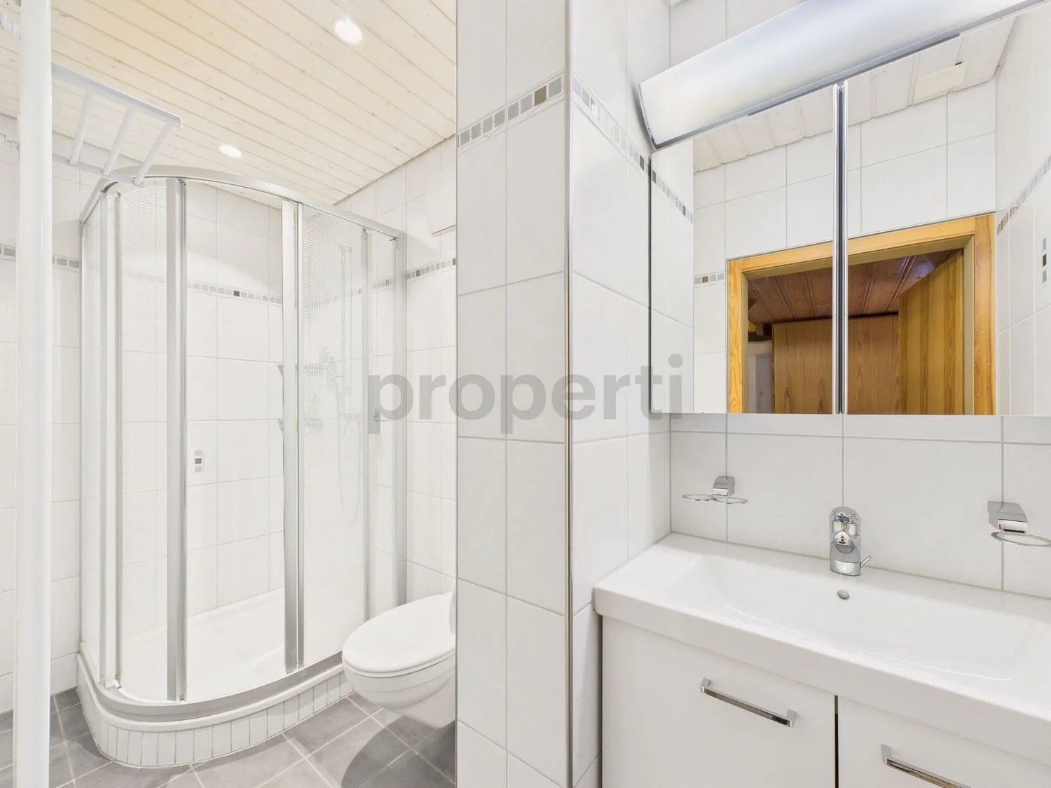 Grosszuegige 6.5-Zimmer-Wohnung mit Balkon, Neunkirch