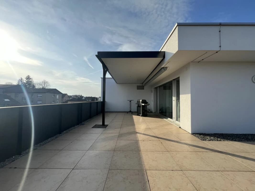 Über den Dächern von Arbon: Attikawohnung mit sonniger Dachterrasse und Seeblick