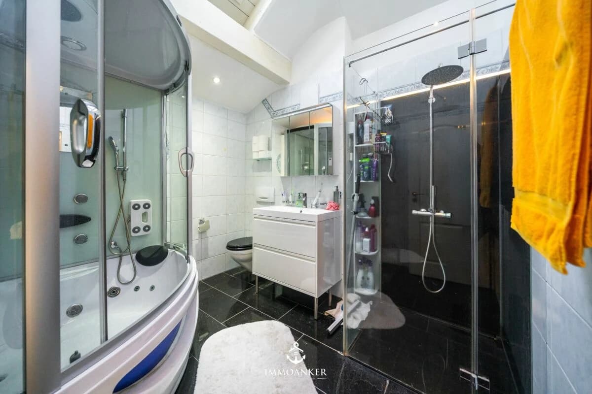 Exklusive 6.5-Zimmer-Dachgeschosswohnung mit Lift direkt in die Wohnung - Seepark Altendorf