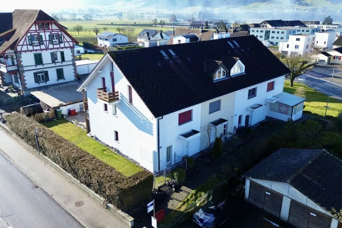 6.5-Zimmer Eck-Einfamilienhaus in Seenähe