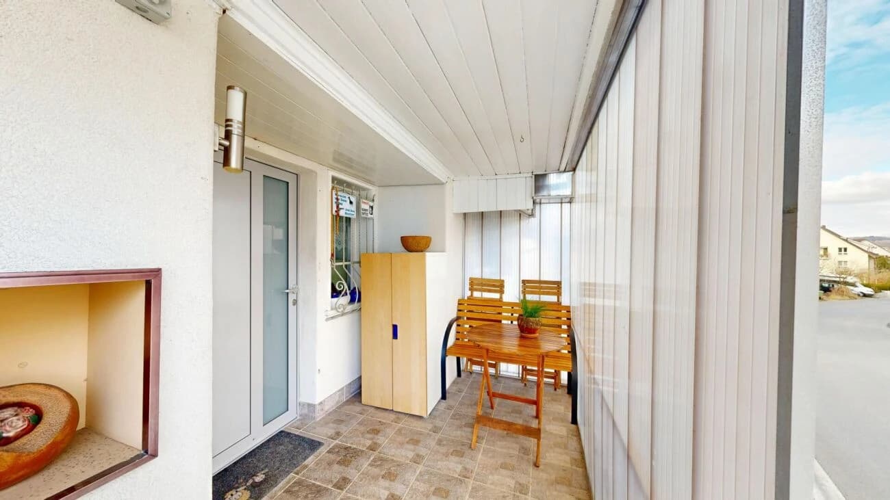 Charmanter Hausteil mit separatem Atelier und grossem Garten