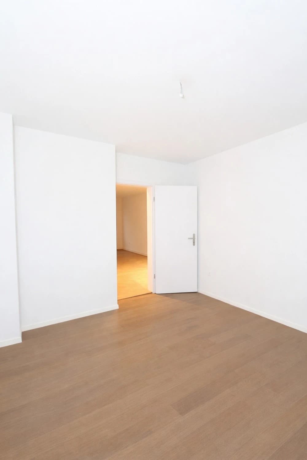 Stilvolle 2-Zimmer-Wohnung mit Balkon  Altbaucharme an Toplage beim Manesseplatz